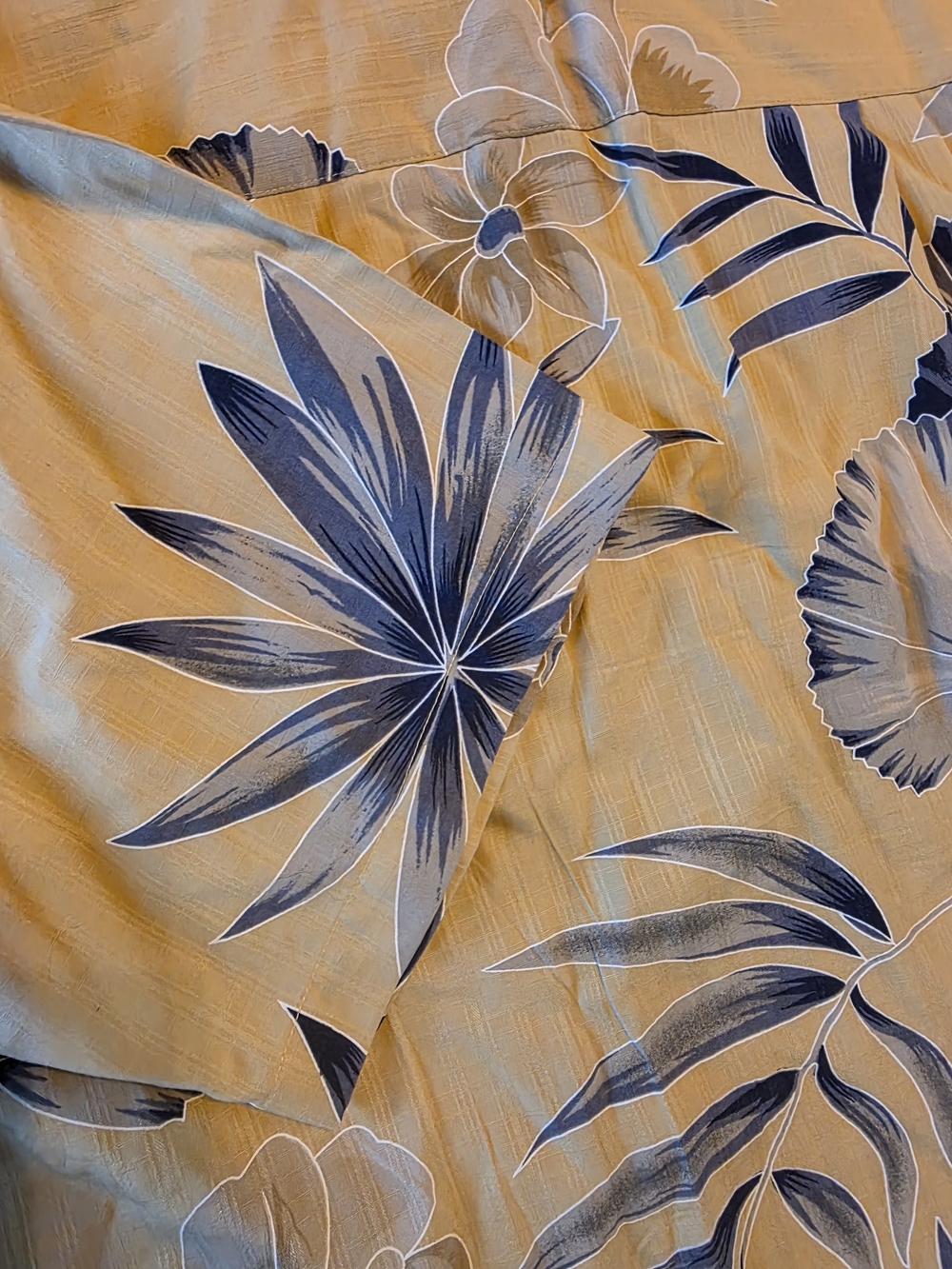 Silk Men's Short Sleeve Yellow Floral Button-Up Shirt - Picture 8 of 9